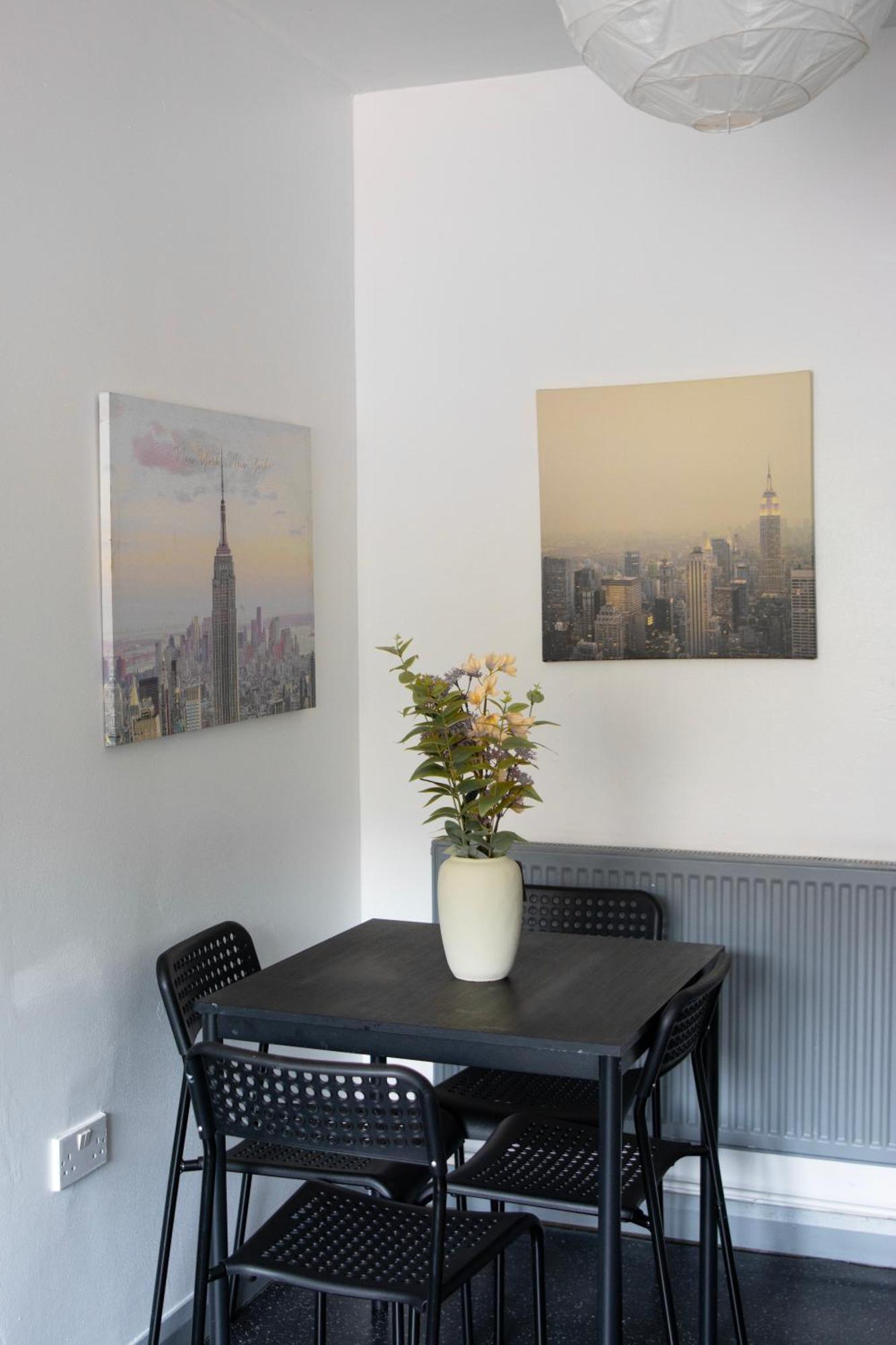 Well-Equipped 4 Bedroom House Close To City Centre Leeds  Bagian luar foto